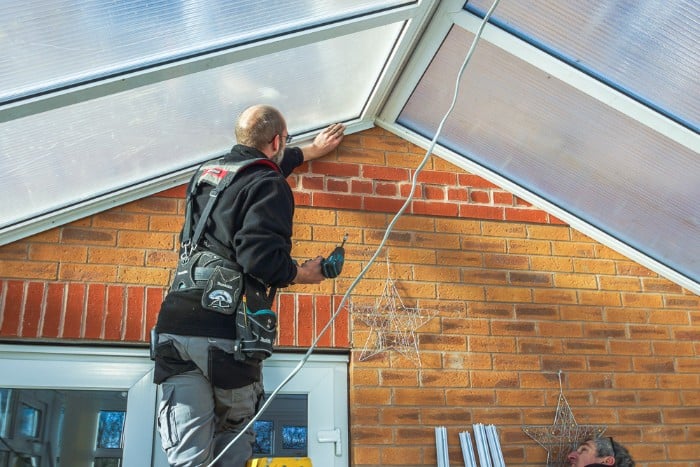 setting up conservatory roofing